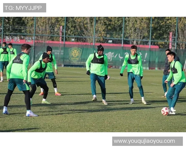 北京国安与山东泰山激战正酣球迷期待精彩对决与胜负悬念